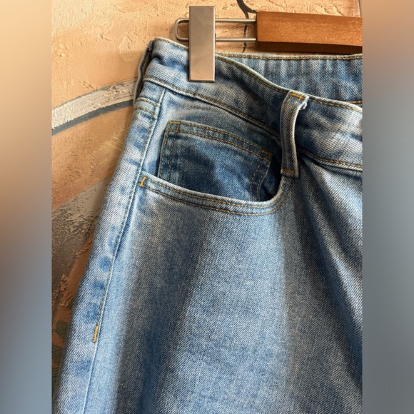 Frank & Oak - The Cyndi Straight Jean - Picture 5 of 11